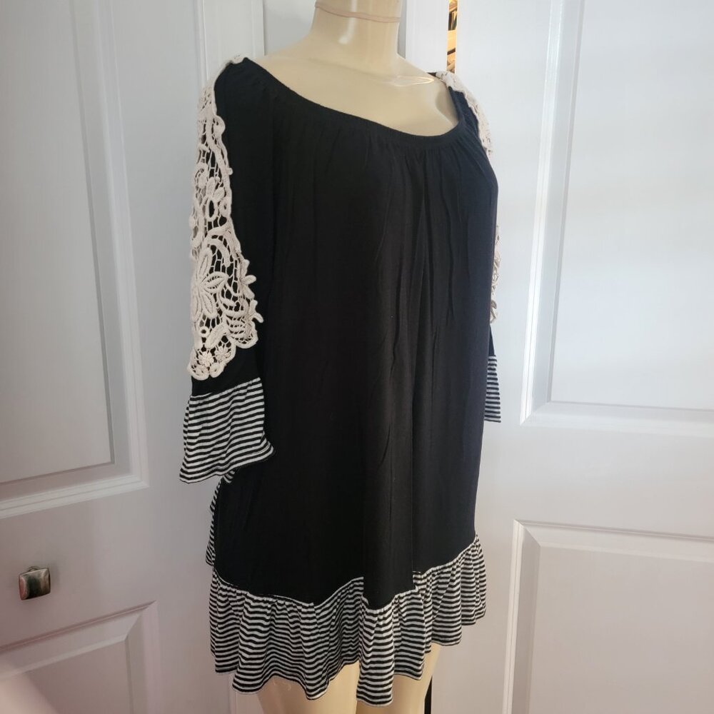 Emerald Brand Mixed Media Black with Lace Tunic Top - Picture 4 of 16